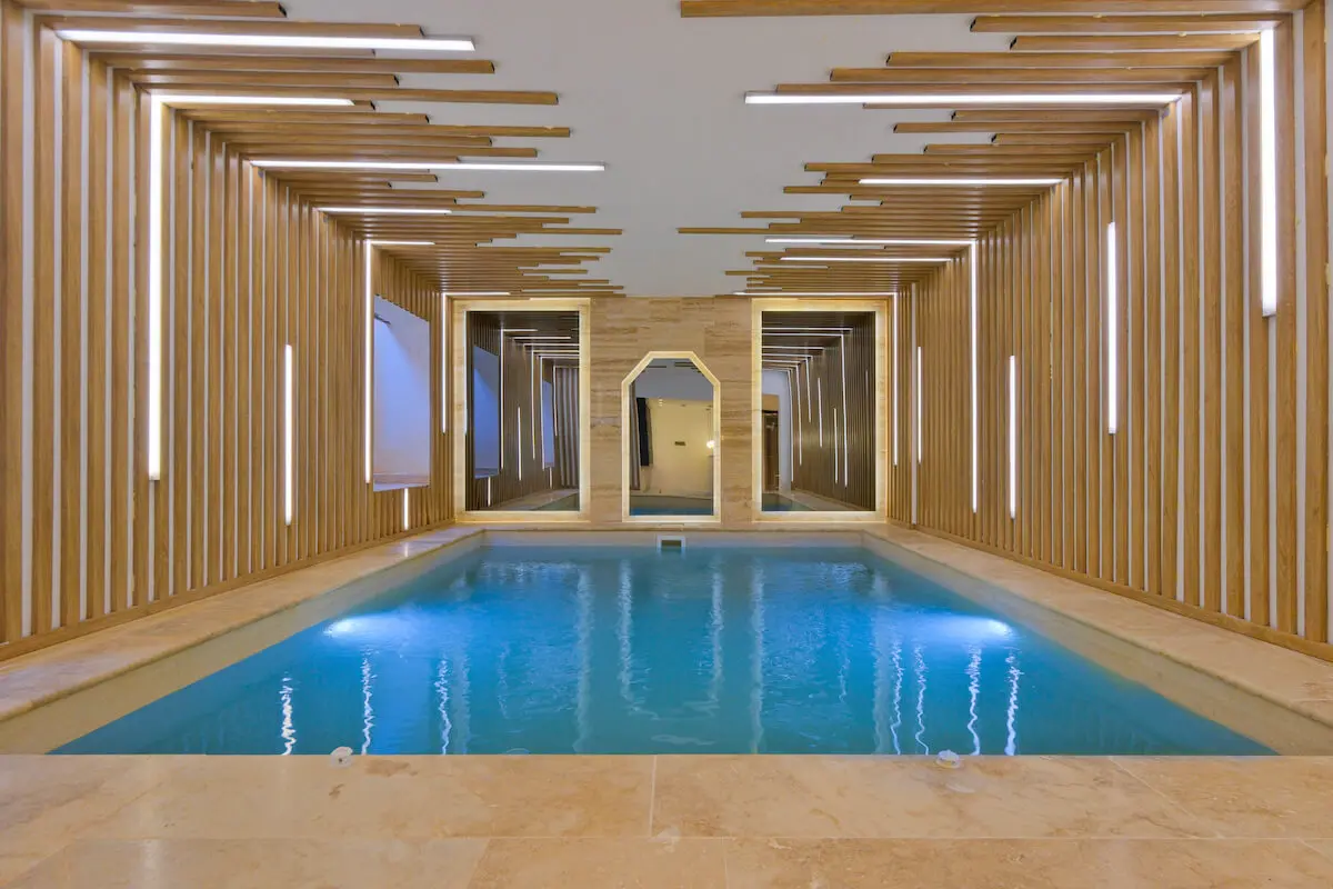 Swimming pool